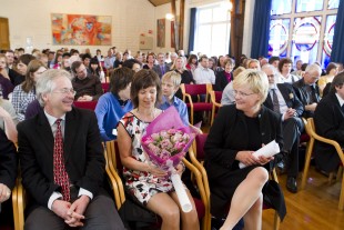 Fra venstre: Tom Lindstrøm, Holmboeprisvinner Therese Hagfors og kunnskapsminister Kristin Halvorsen. Foto: Scanpix/Berit Roald