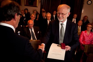 Odd Magnus Faltinsen mottok Fridtjof Nansens belønning for fremragende forskning innen realfag og medisin. Foto: Eirik Furu Baardsen 