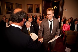 Sveinung Sandberg mottok Fridtjof Nansens belønning for yngre forskere. Foto: Eirik Furu Baardsen
