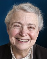 Mildred S. Dresselhaus mottar Kavliprisen i nanovitenskap.