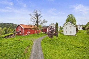 Tømte gård ligger ved Hurdalssjøen i Nannestad kommune.